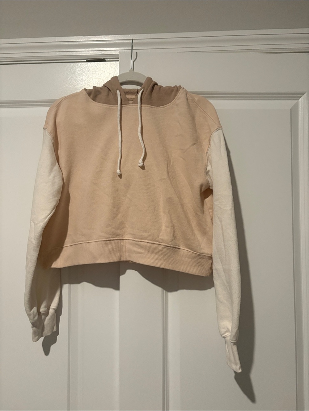 SO Cropped Two-Tone Hoodie Sweatshirt - Cream & Tan